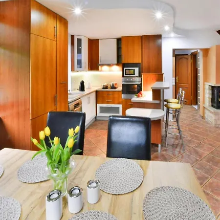 Villa In Wi Cianowo Near Ostrowieckie Lake, Cleaning Included Dom wakacyjny *